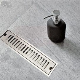 Coladera lineal desagüe a piso rejilla acero inoxidable con válvula antirretorno 40 x 10 cms HE-011